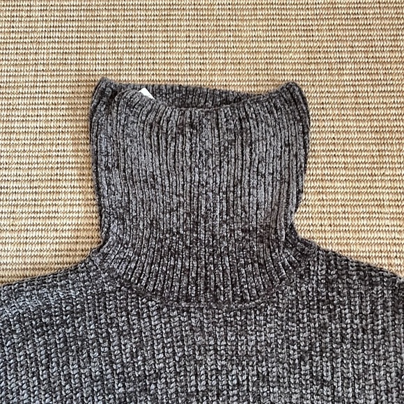 Woven Grey Turtleneck Sweater - Picture 5 of 7